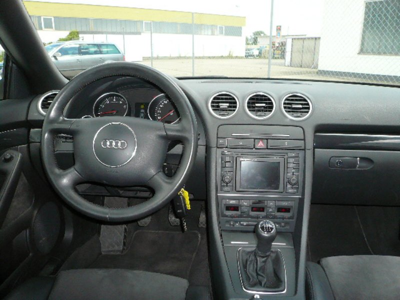 Audi A4 Cabriolet 1.8 T NAVI-PLUS XENON LEDER CD