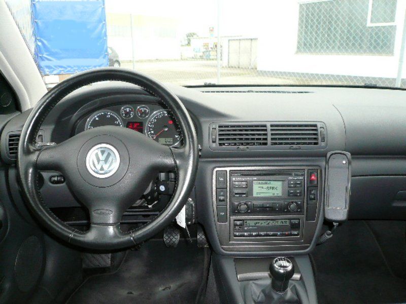 VW Passat Variant 2.0 TDI DPF Highline NAVI LEDER