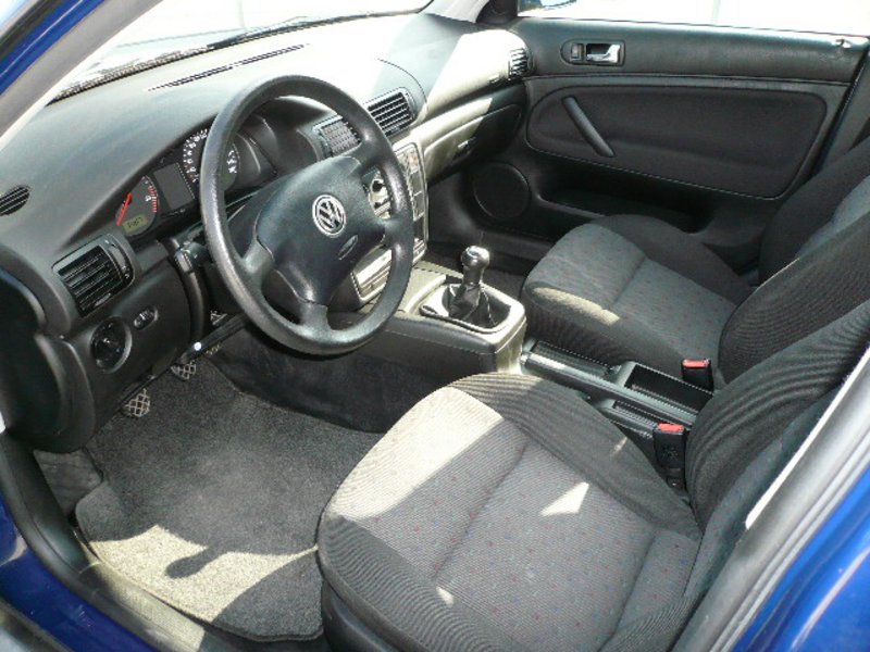 VW Passat Variant 1.9 TDI AHK SCHECKHEFTGEPFLEGT