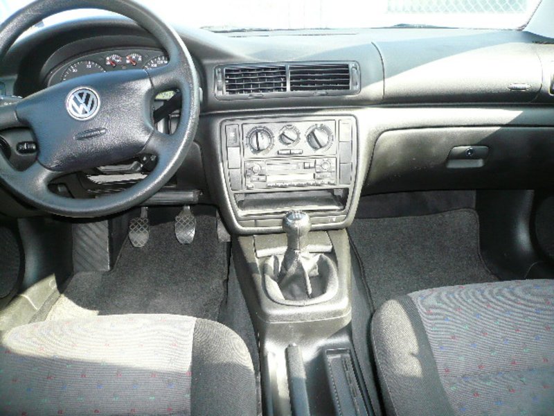 VW Passat Variant 1.9 TDI AHK SCHECKHEFTGEPFLEGT