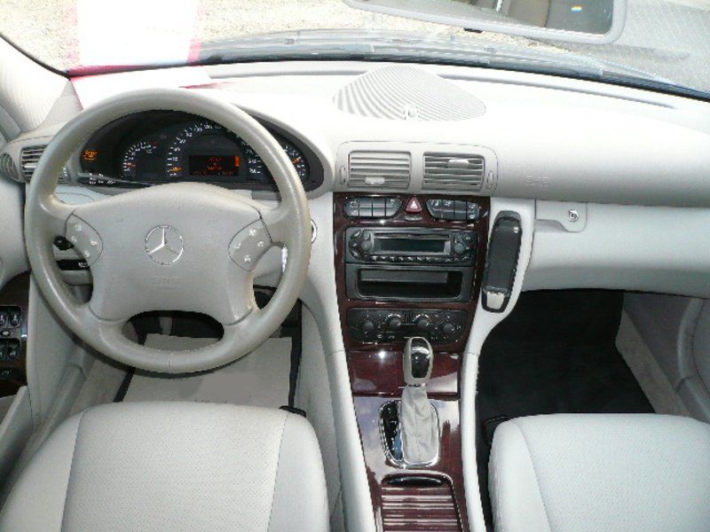 Mercedes-Benz C 240 Elegance NAVI LEDER 1.HAND