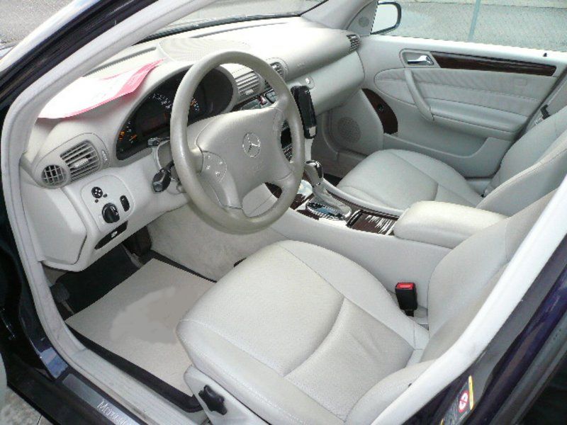 Mercedes-Benz C 240 Elegance NAVI LEDER 1.HAND