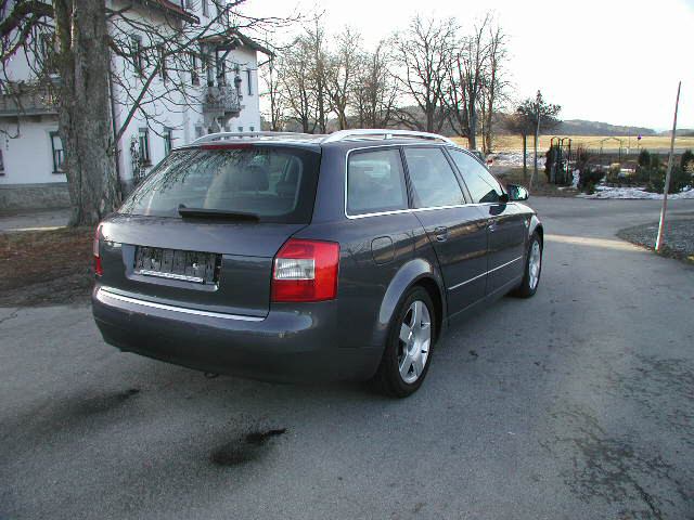 Audi A4 Avant 2.5 TDI QUATTRI,APS,TEMPOMAT,XENON